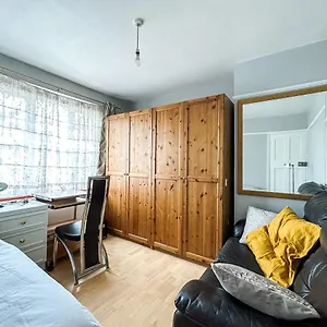 Homestay Spacious Double Bedroom In Shooters Hill, London