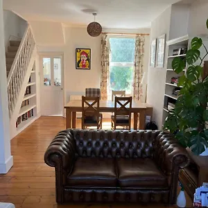 Homestay Peaceful Retreat, London