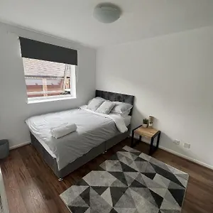 Apartment Canary Wharf Haven - Spacious & Homely Entire 1 Bedroom Flat, London