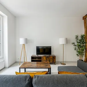 Luxurious 2 Bedroom Avenue Des Champs-elysees Saint-philippe Du Roule Free Netflix , Paris France