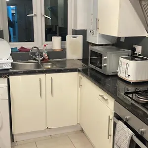 Homestay Rahal Outram, London